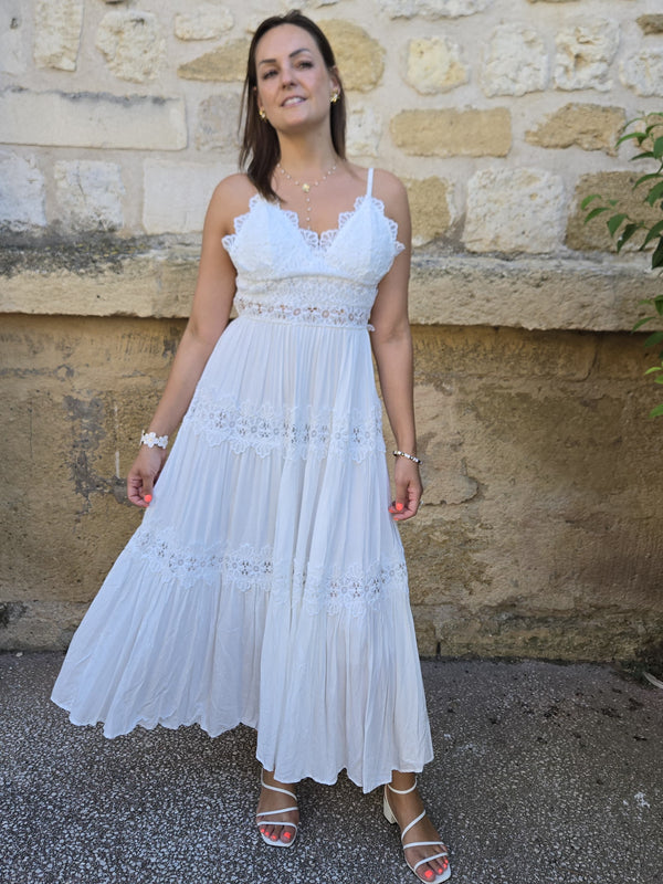 Robe longue en dentelles et dos nu - blanche