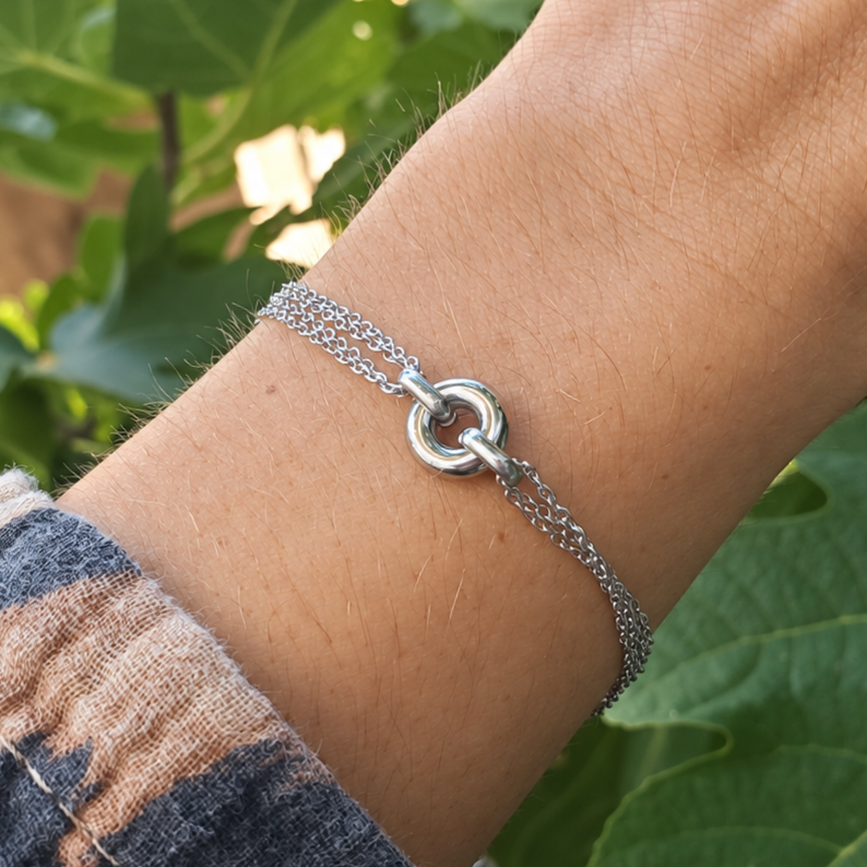 Bracelet triple chaîne breloque ronde - argenté
