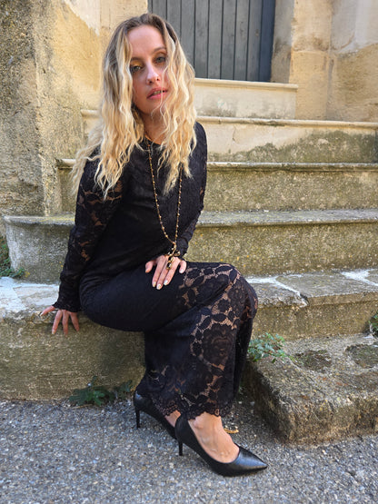 Robe longue noire en dentelle