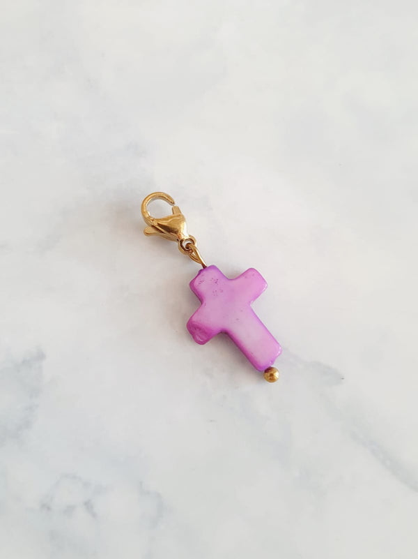 Charm croix rose/violet - doré