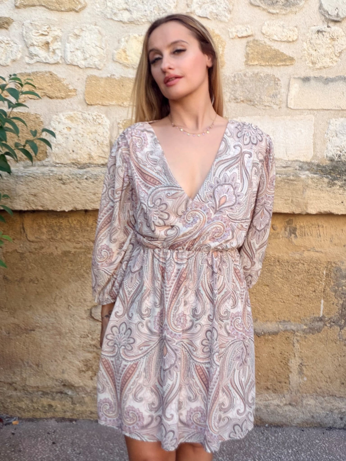 Robe courte imprimée dos nu