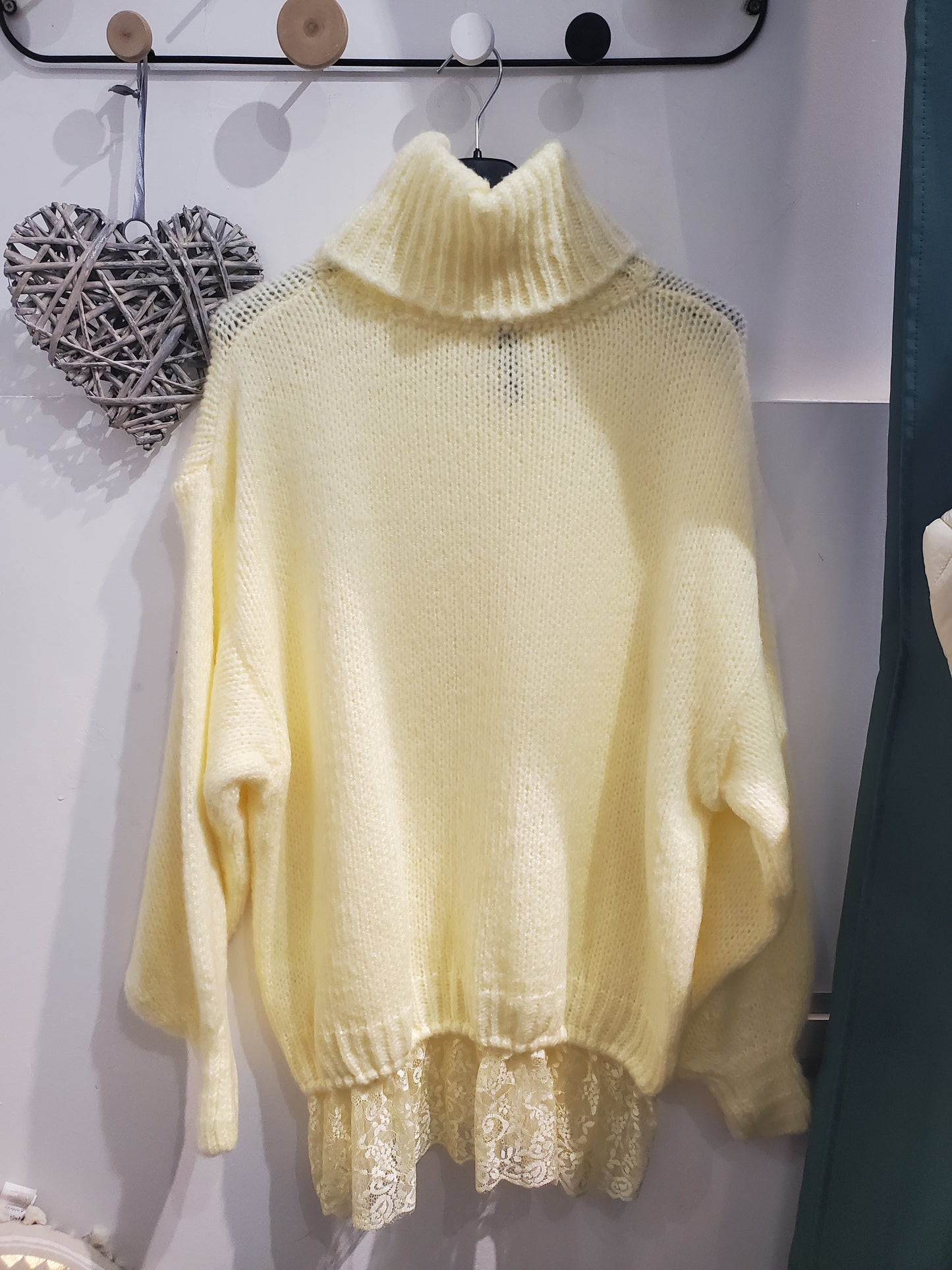 Pull Dentelle