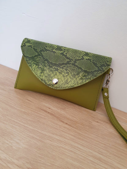 Pochette imprimé serpent verte