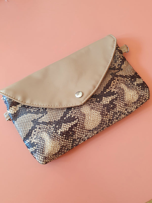 Pochette imprimé serpent marron