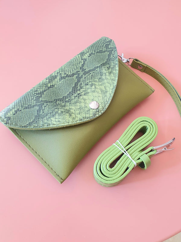 Pochette imprimé serpent verte