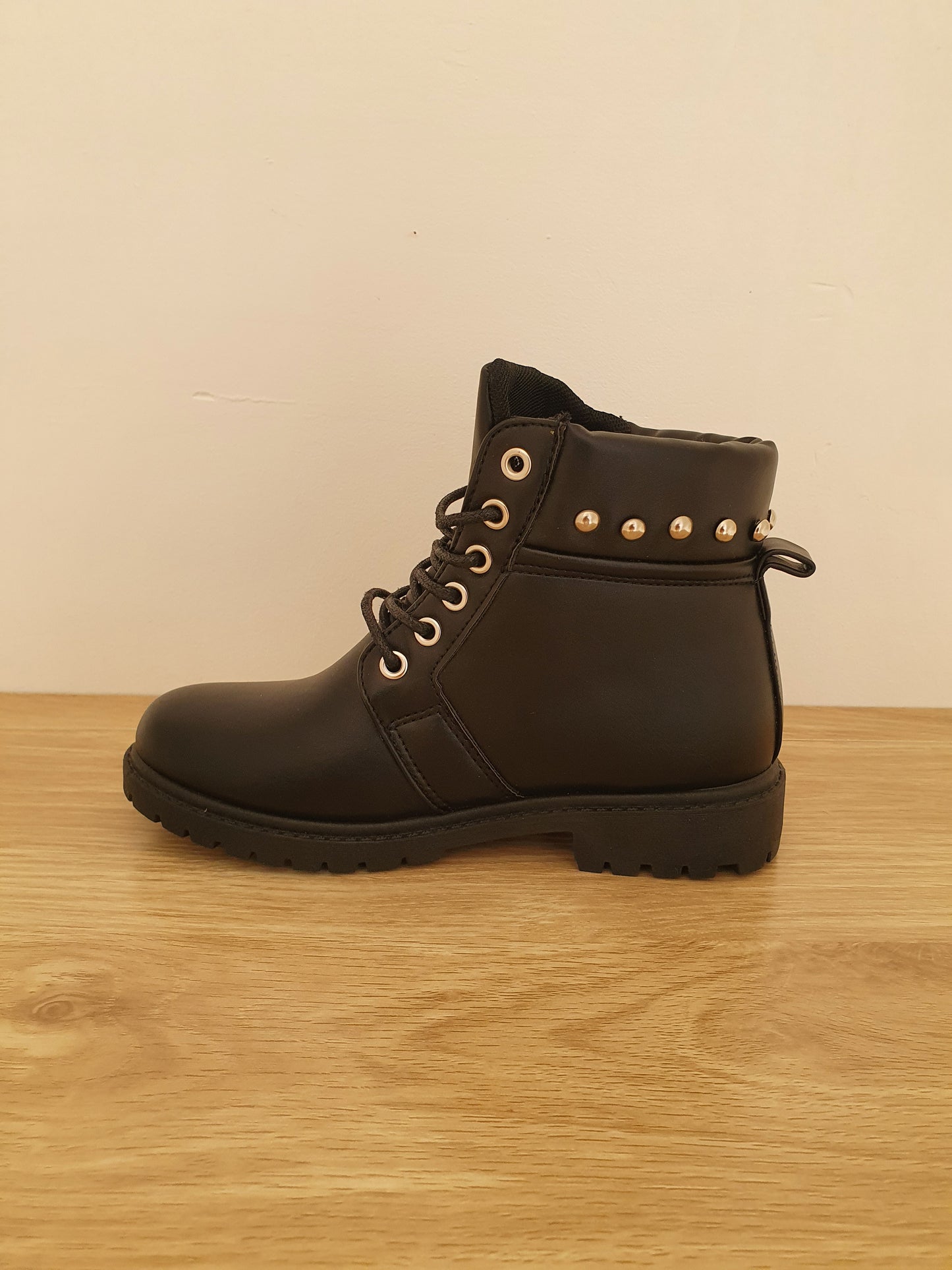 Bottines cloutées noires
