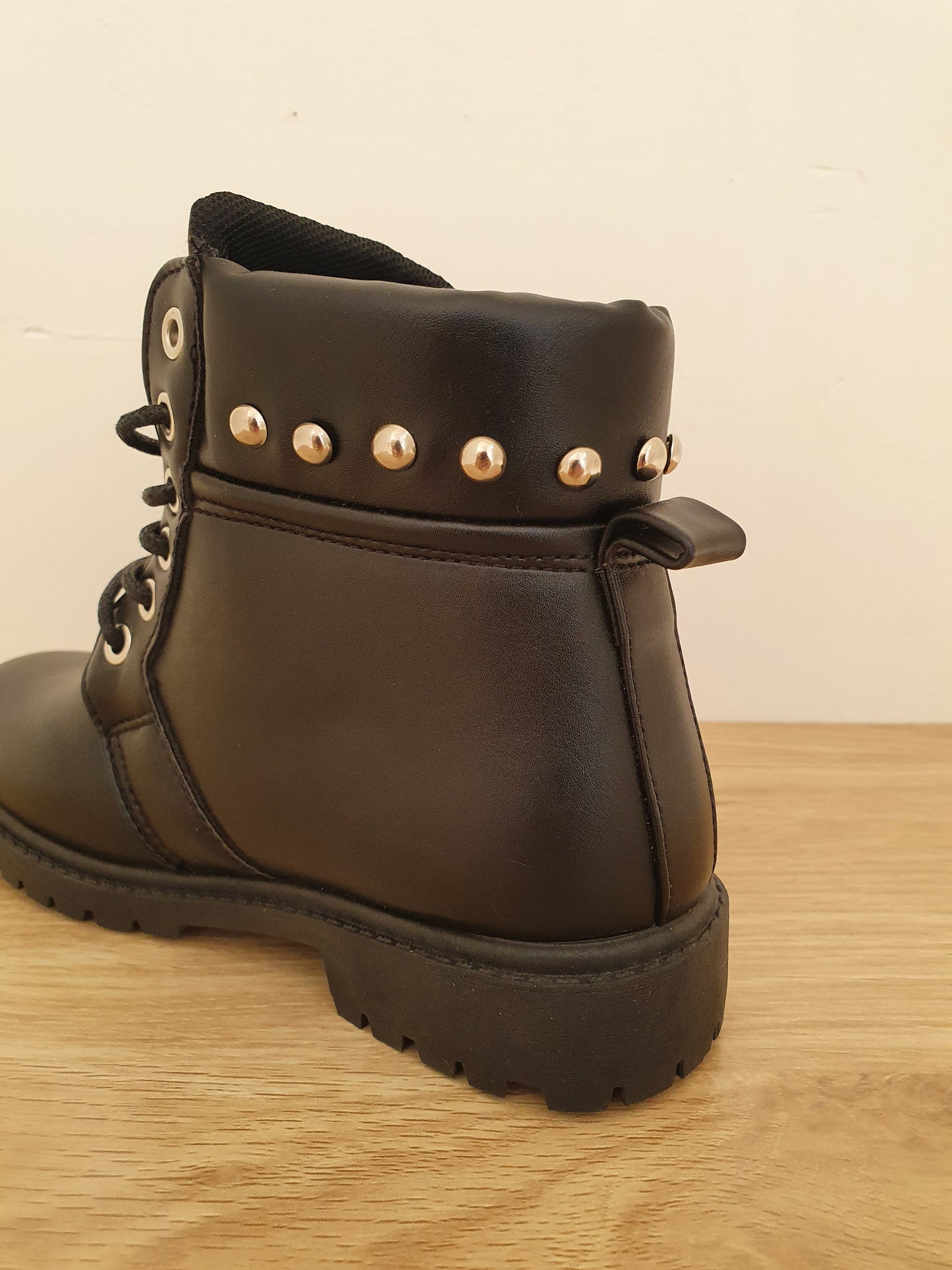 Bottines cloutées noires