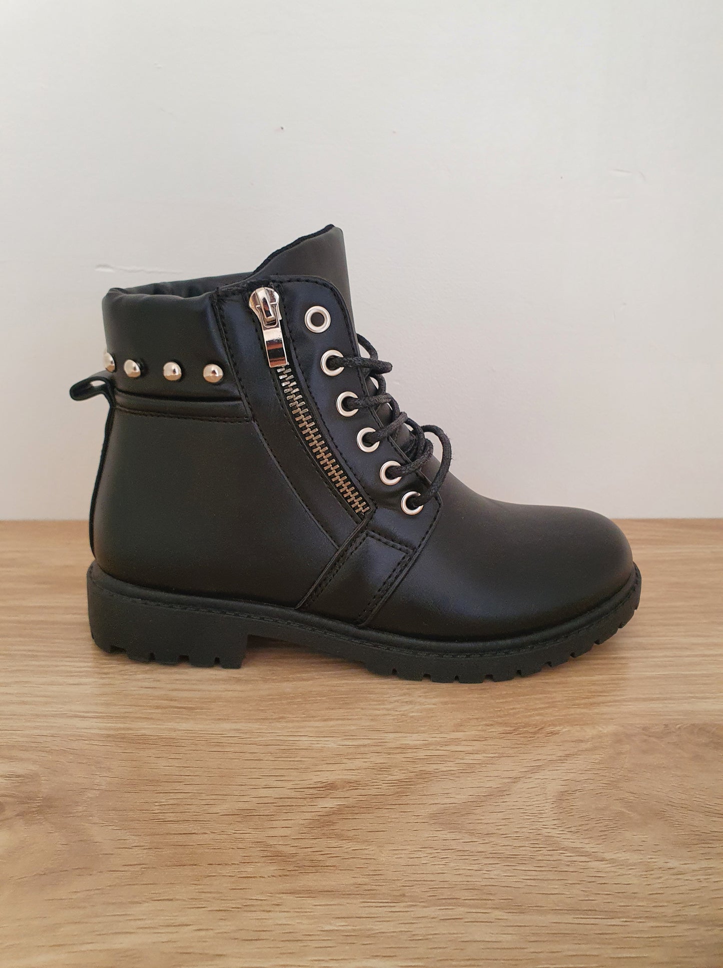 Bottines cloutées noires