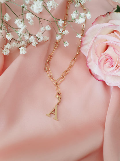 Collier initiale maillons striés - doré
