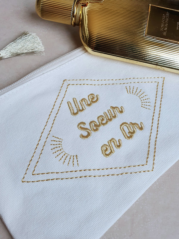 Pochette brodée avec Pompon "Une soeur en or"