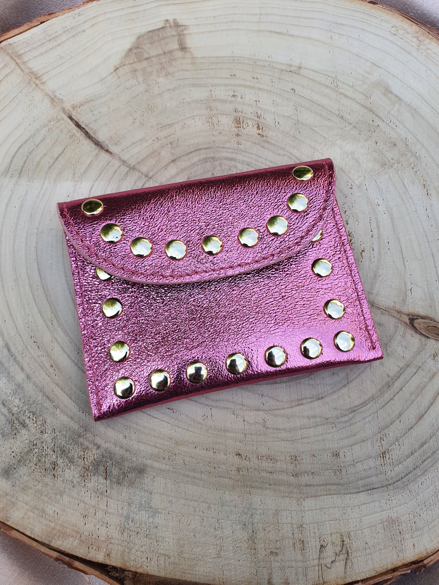 Porte-cartes/monnaie cuir rose métallisé clouté