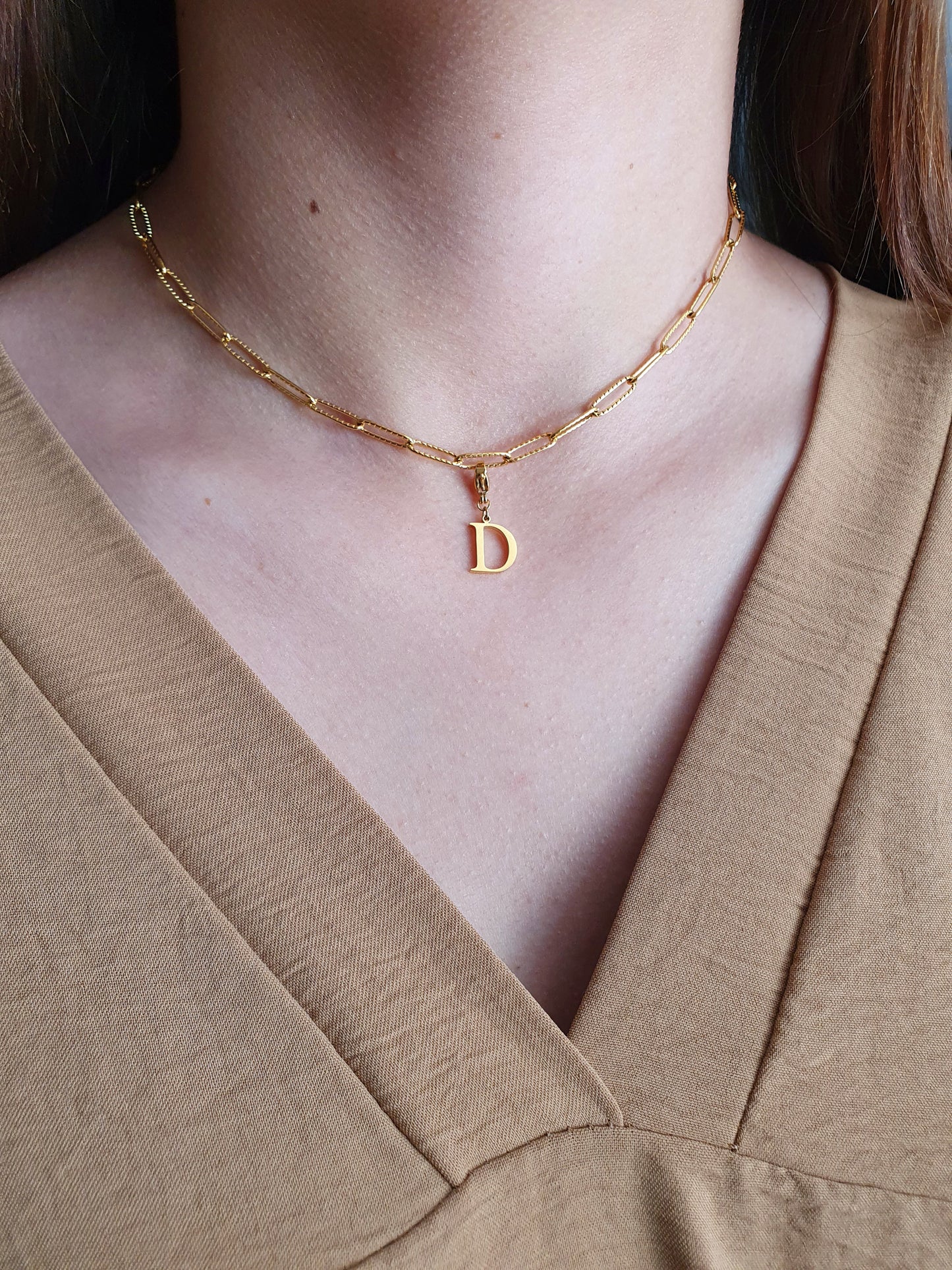 Collier initiale maillons striés - doré