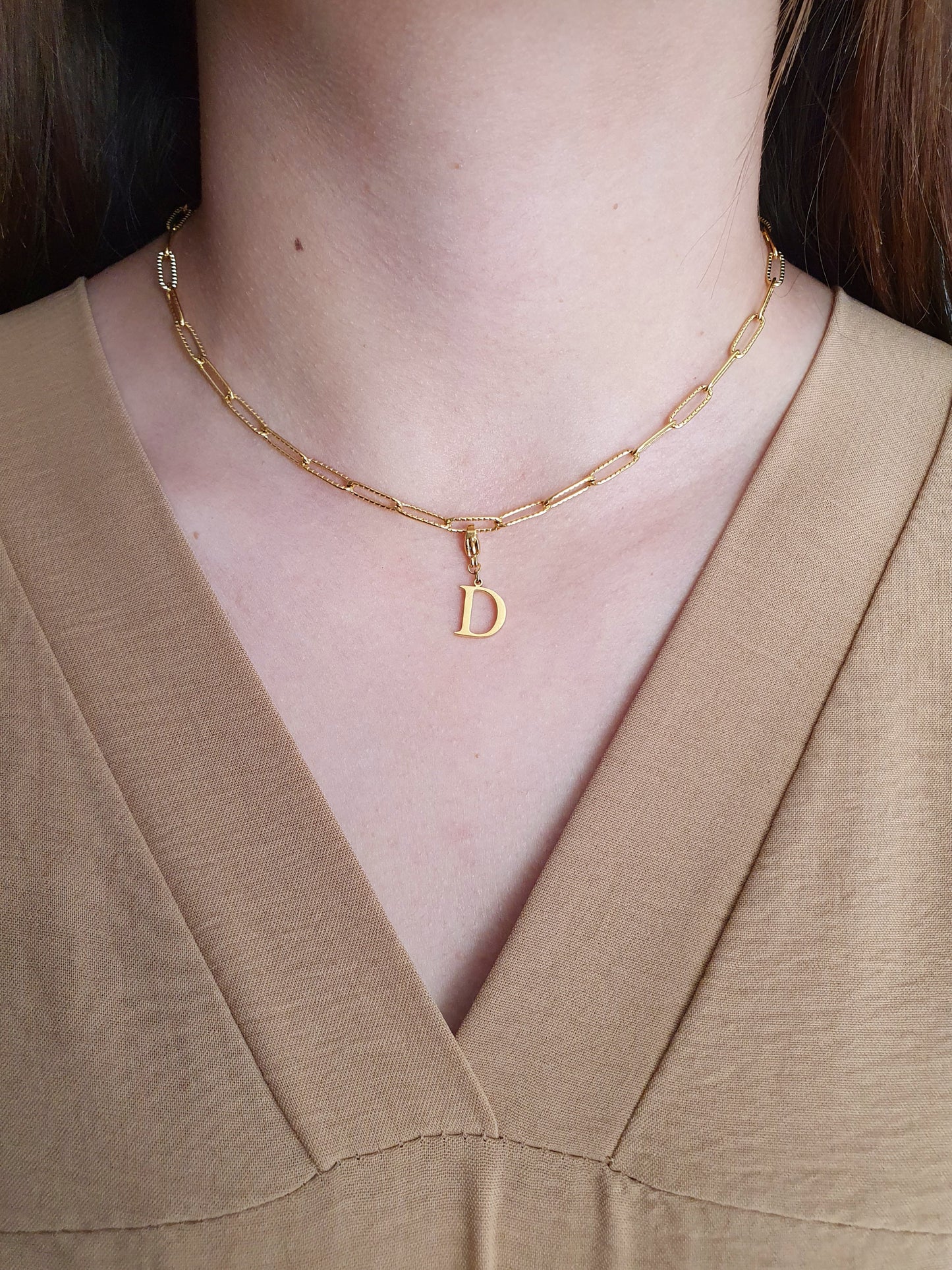 Collier initiale maillons striés - doré