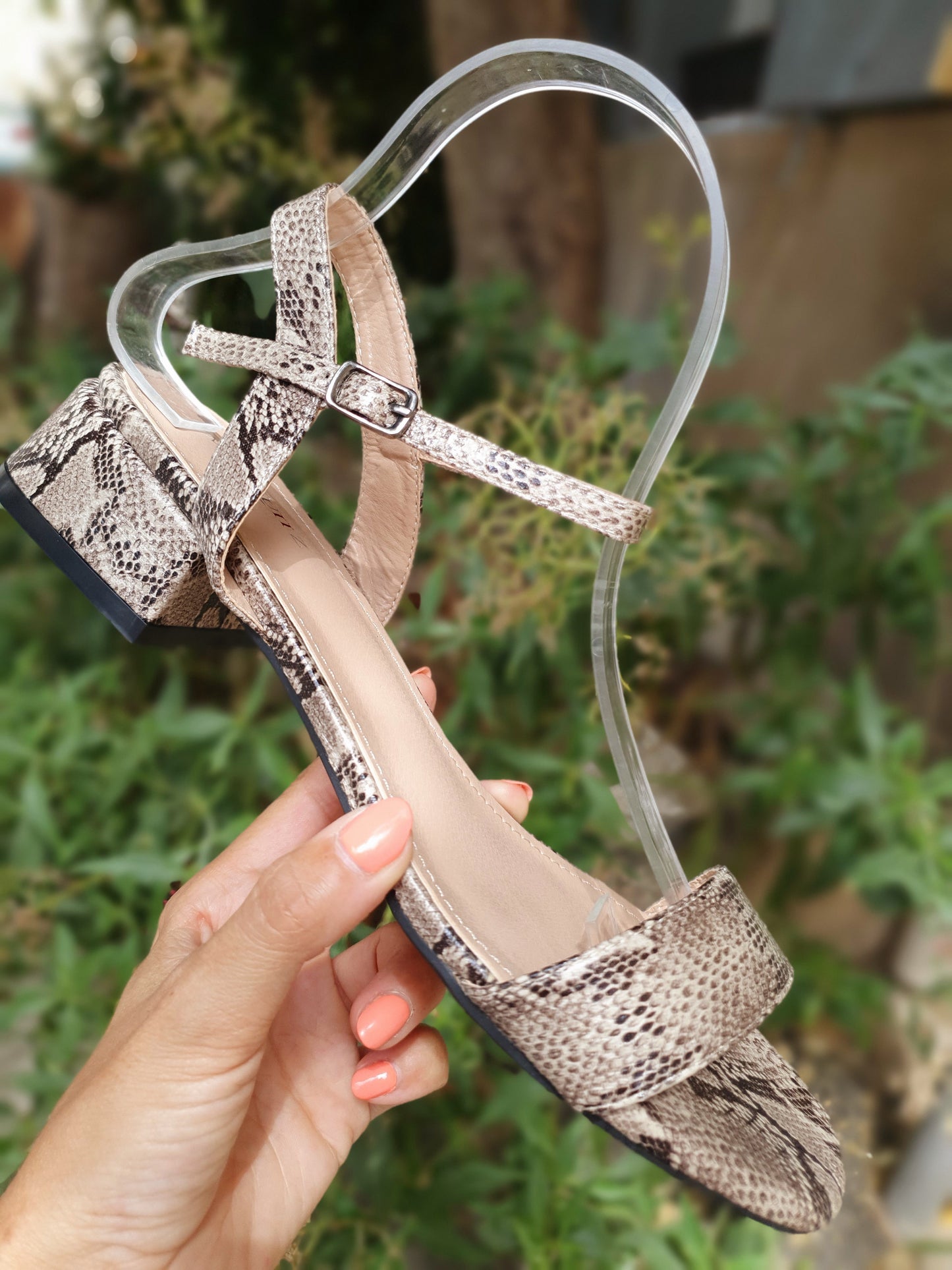 Sandales à petits talons
