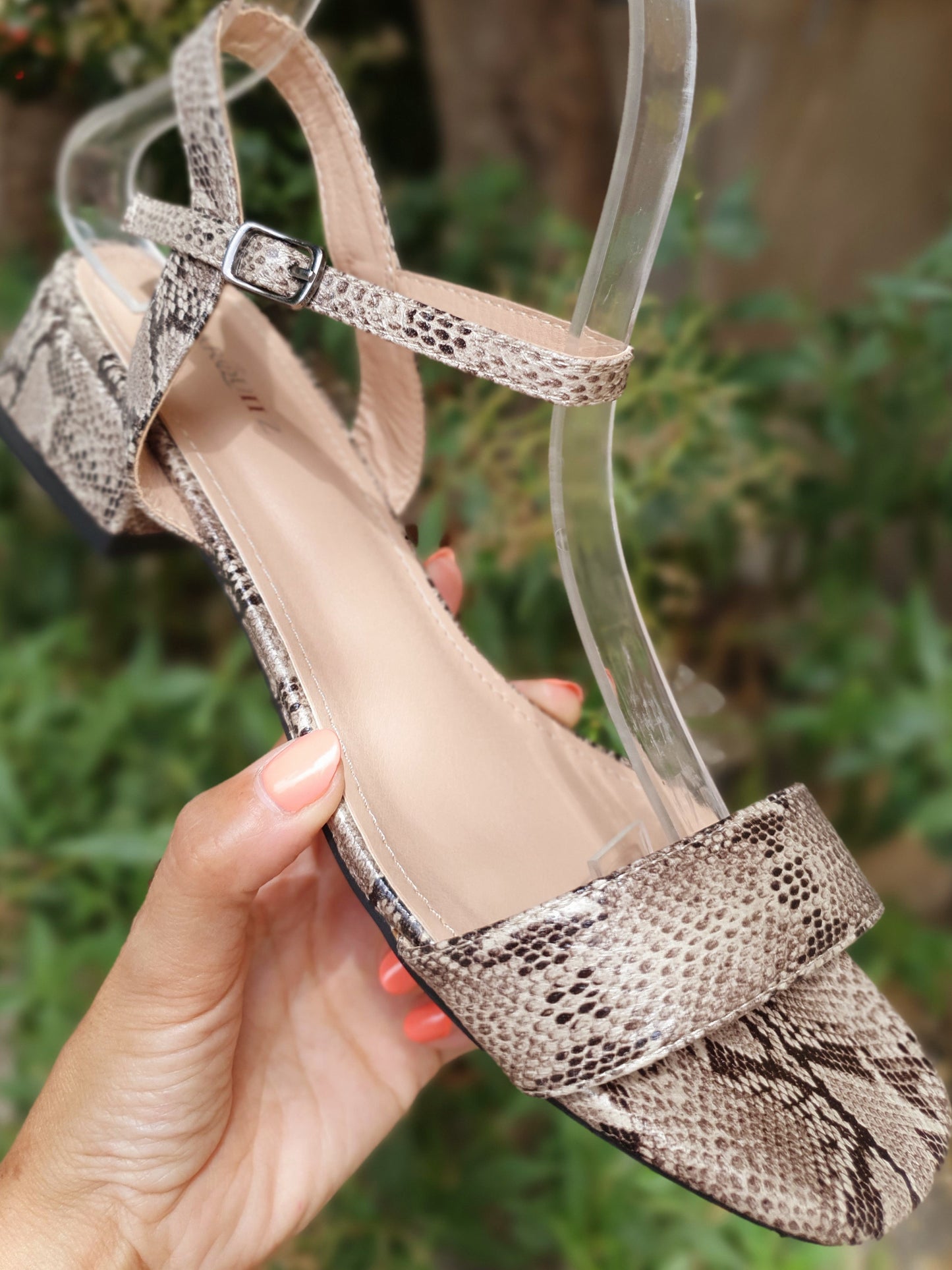 Sandales à petits talons