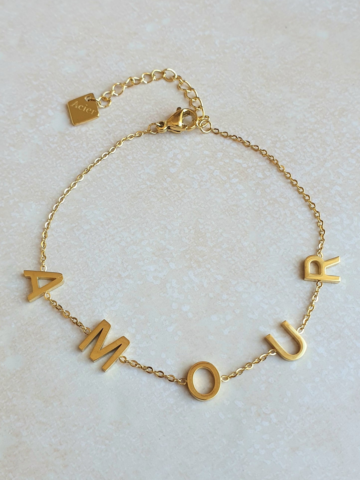 Bracelet lettres AMOUR - doré