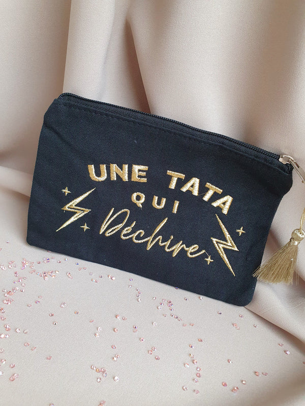 Pochette brodée "Une tata qui déchire" à pompon - noir