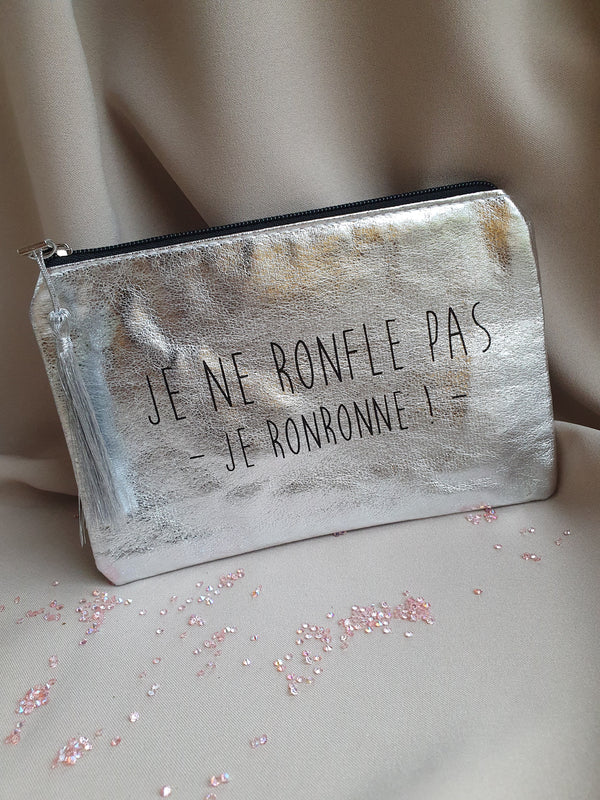 Pochette "Je ne ronfle pas je ronronne !" à pompon - argenté