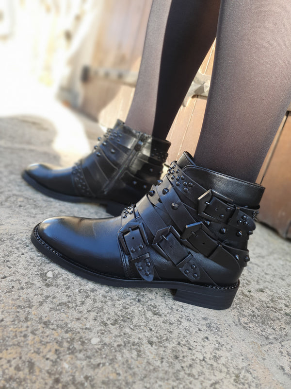 Bottines basses multi brides cloutées