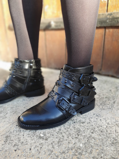 Bottines basses multi brides cloutées
