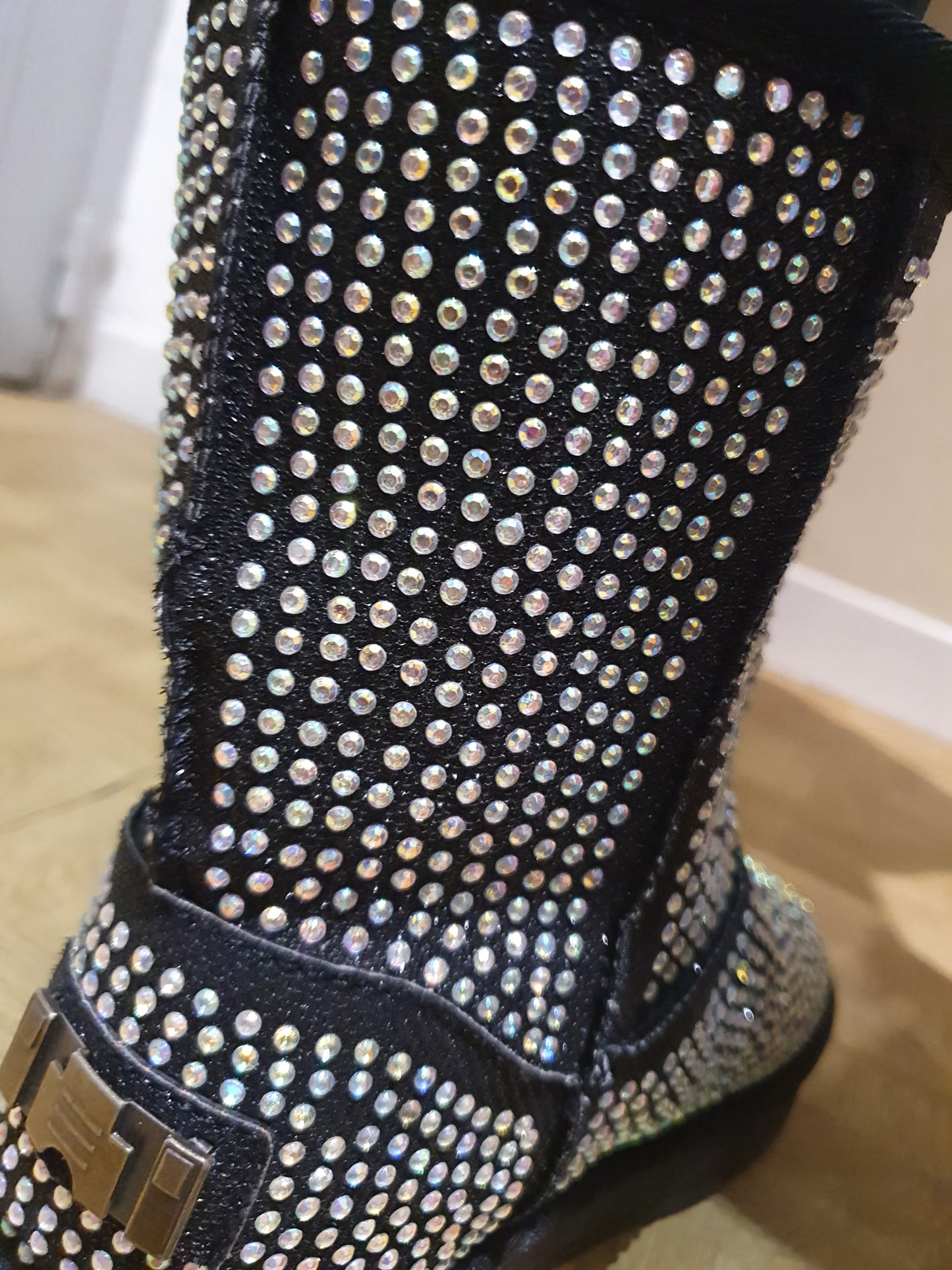 Boots fourrées strass noires