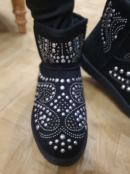 Boots fourrées cloutées noires