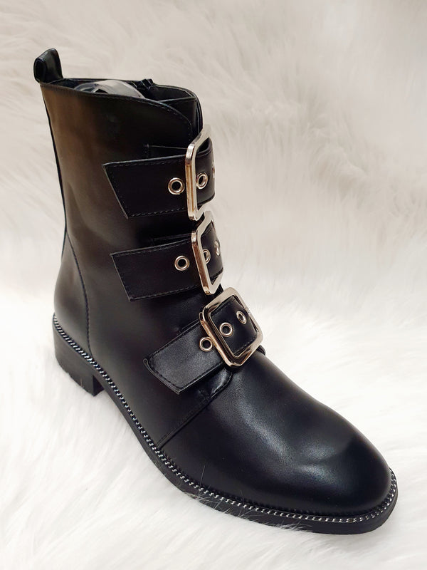 Bottines noires similicuir boucles argentées