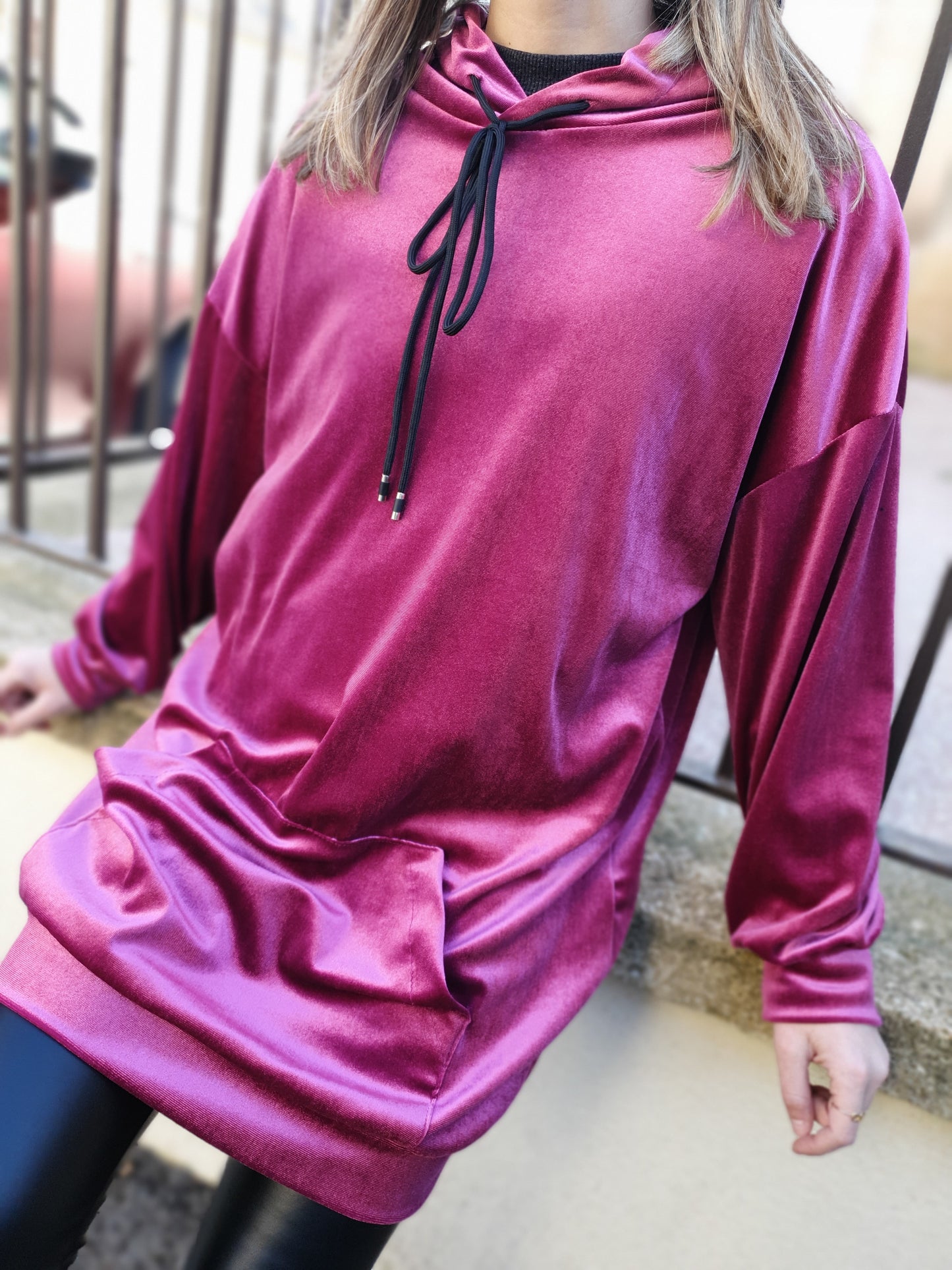 Sweat rose velours à capuche
