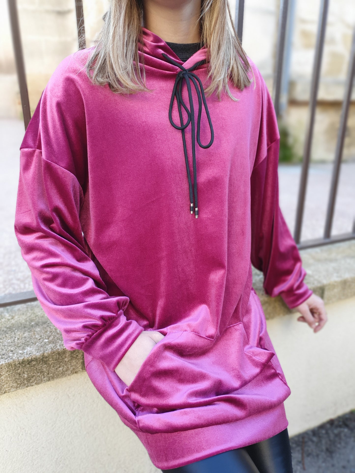 Sweat rose velours à capuche