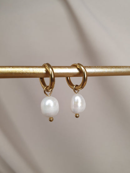 Monoboucle petite créole & perle d'eau douce - doré