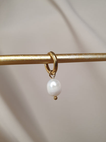 Monoboucle petite créole & perle d'eau douce - doré