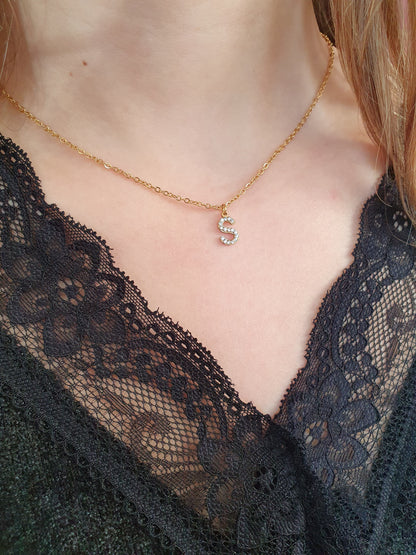 Collier initiale en strass - doré