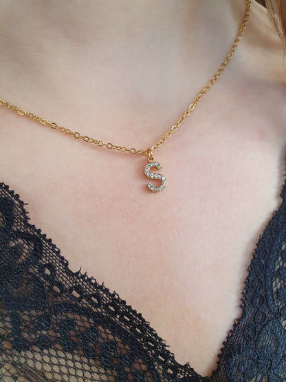 Collier initiale en strass - doré