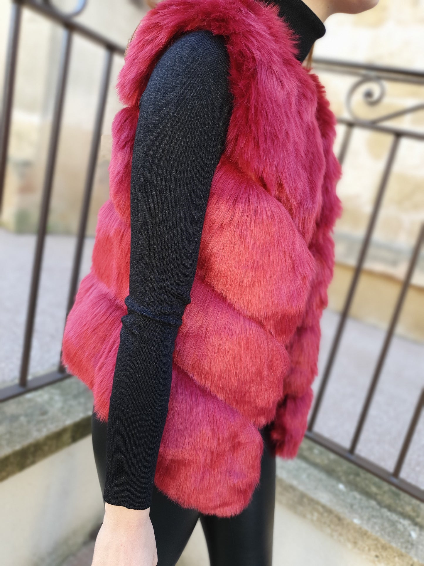 Veston sans manches fausse fourrure rouge