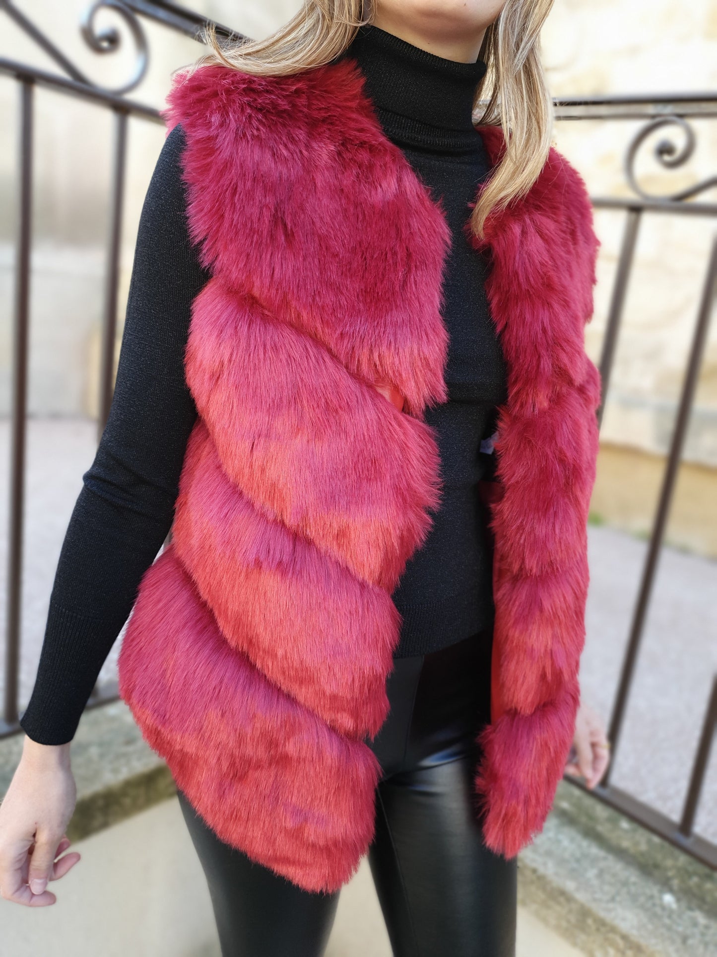 Veston sans manches fausse fourrure rouge