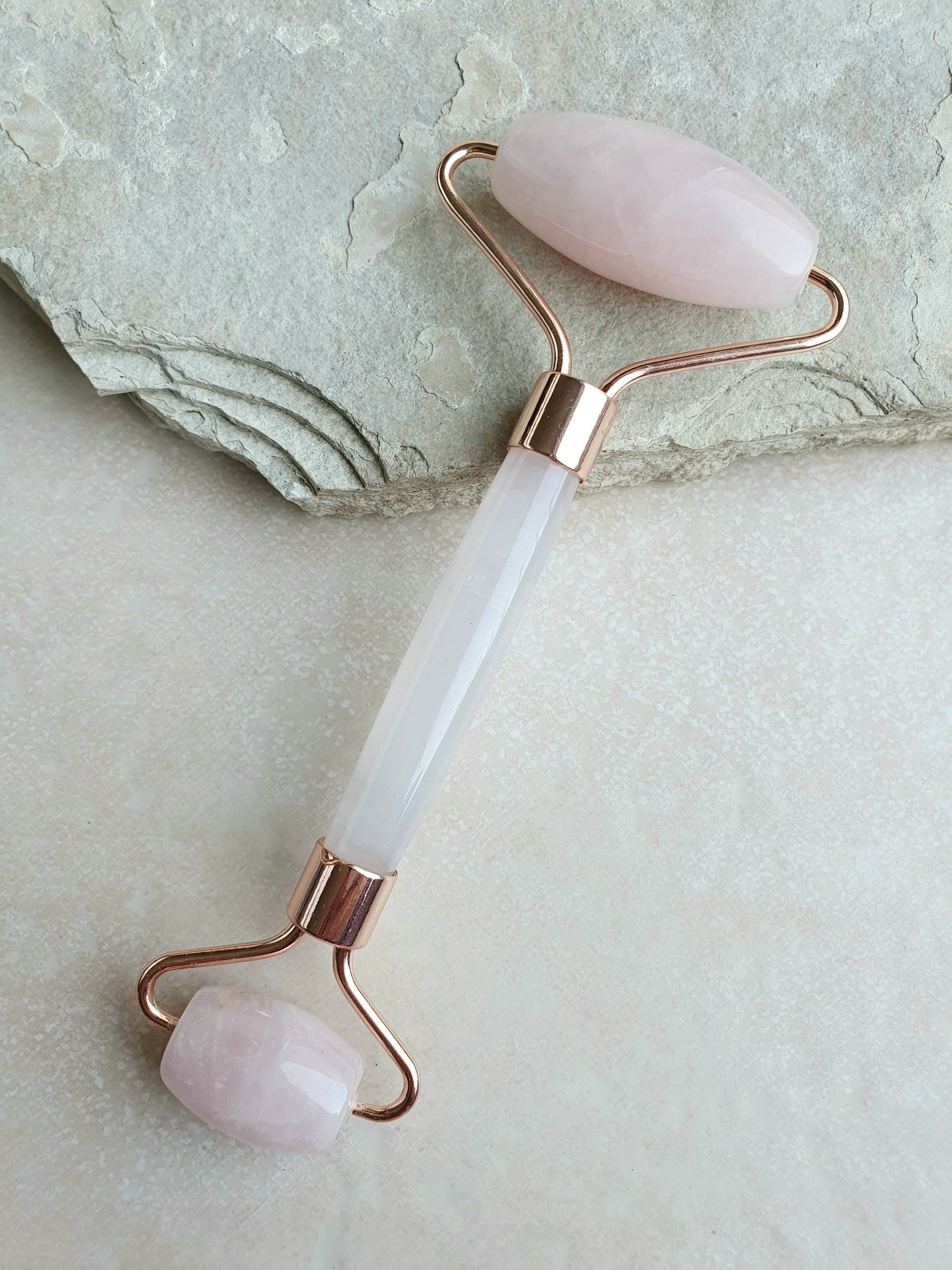 Roller masseur facial - quartz rose