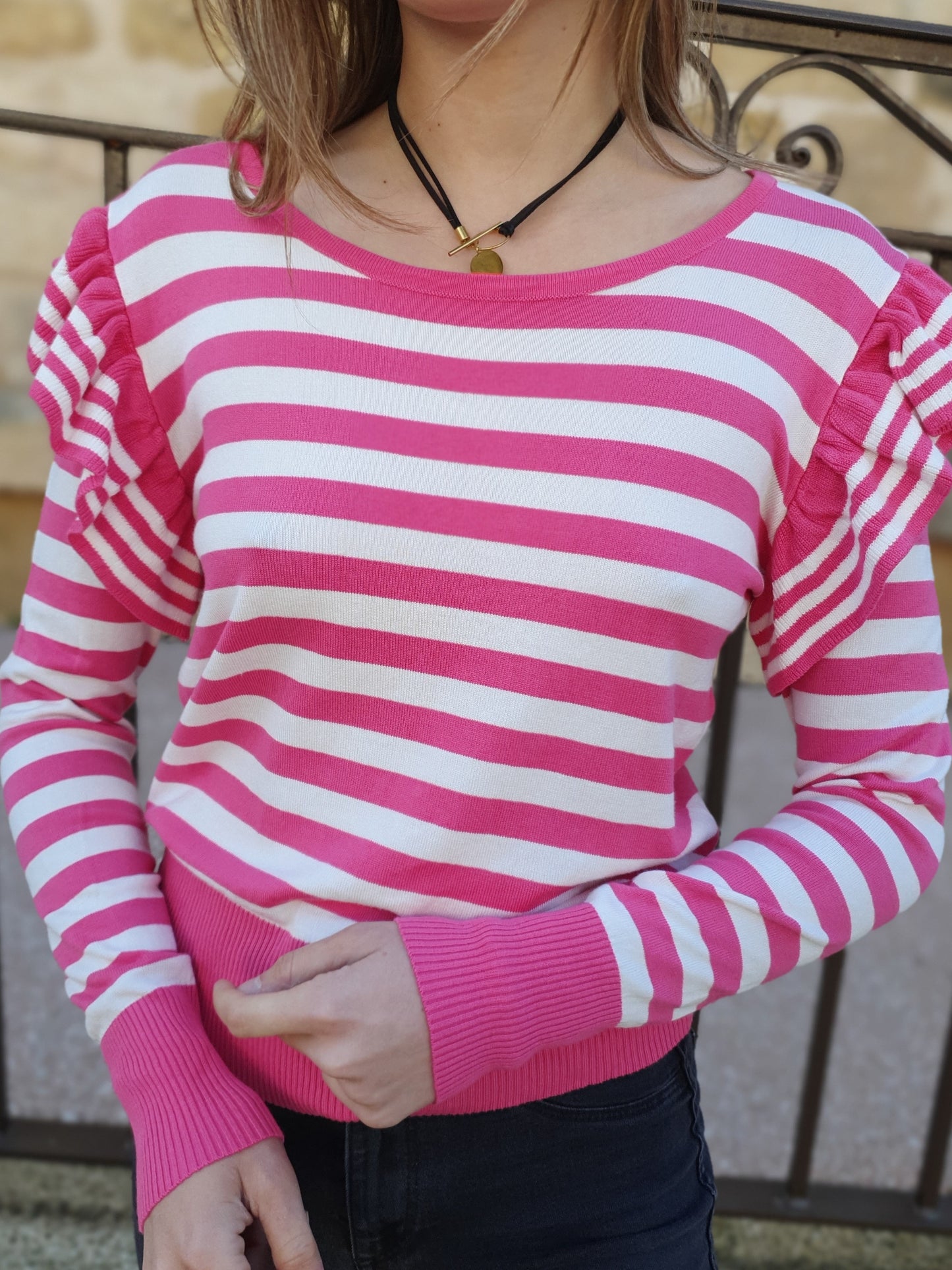 Pull fin marinière rose à volants (dernière unité en stock)
