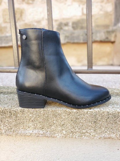 Bottines noires cloutées