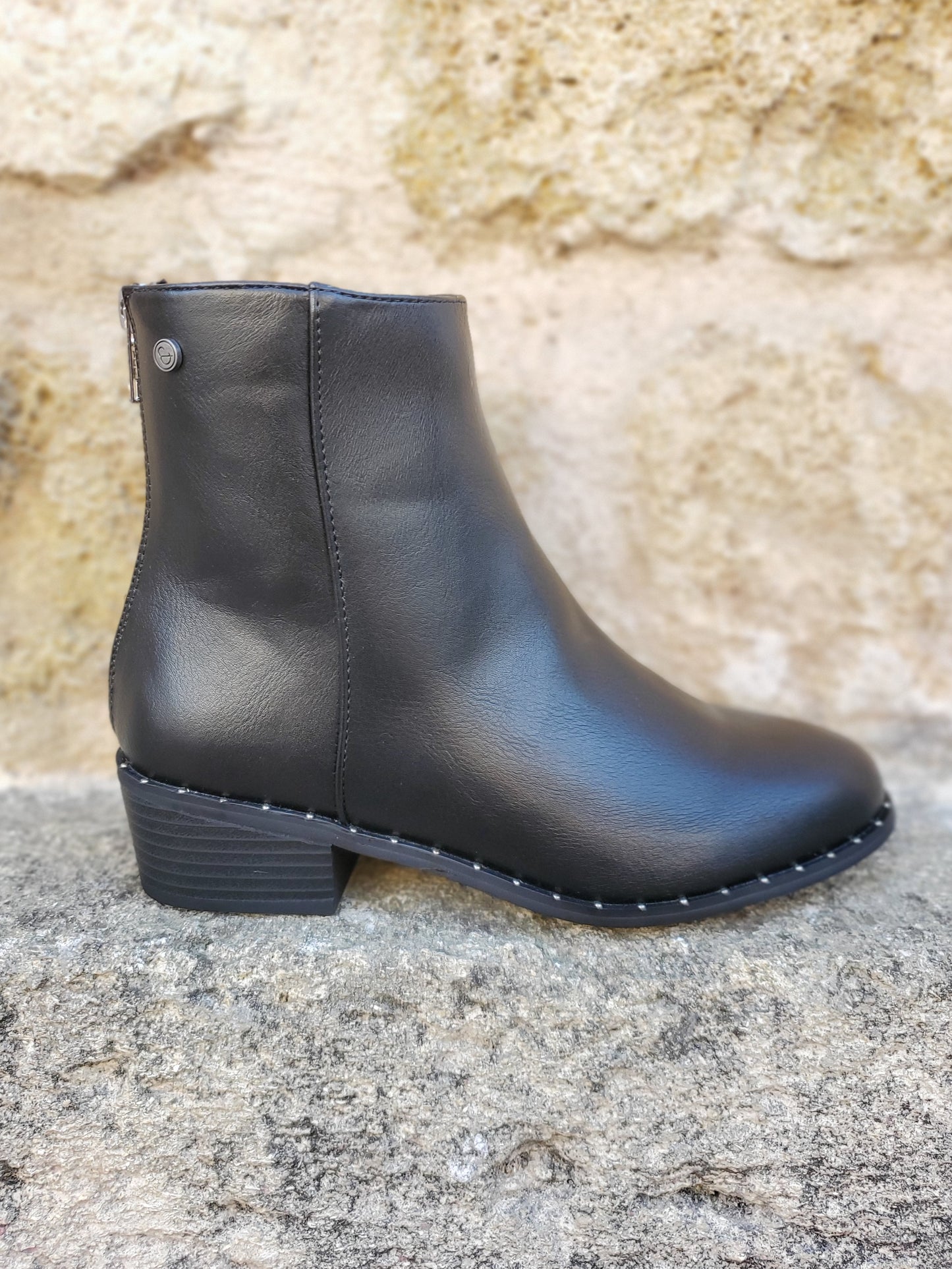 Bottines noires cloutées