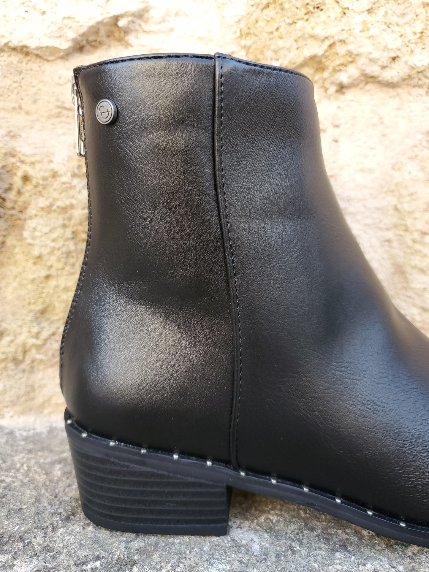 Bottines noires cloutées