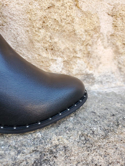 Bottines noires cloutées