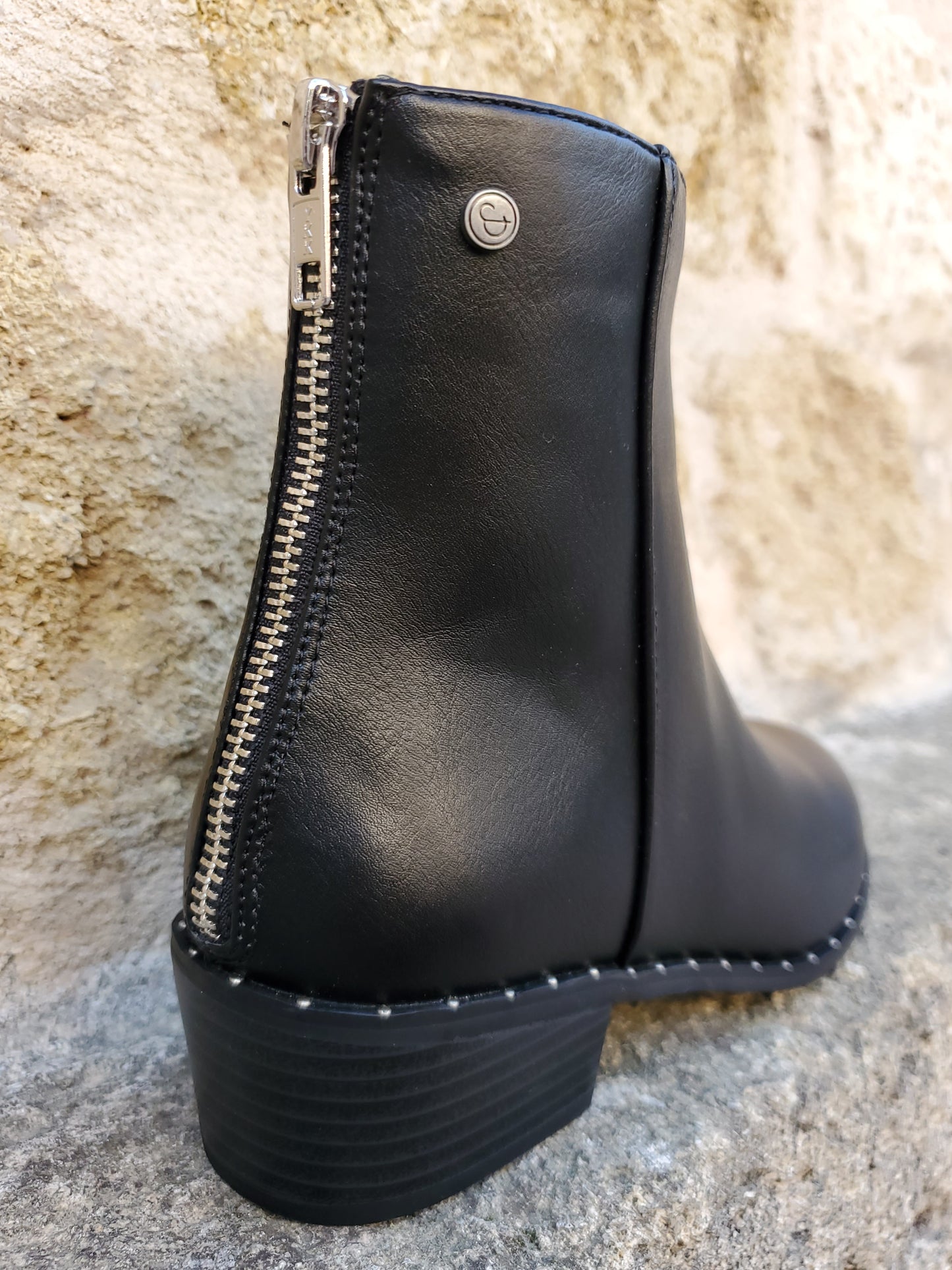 Bottines noires cloutées