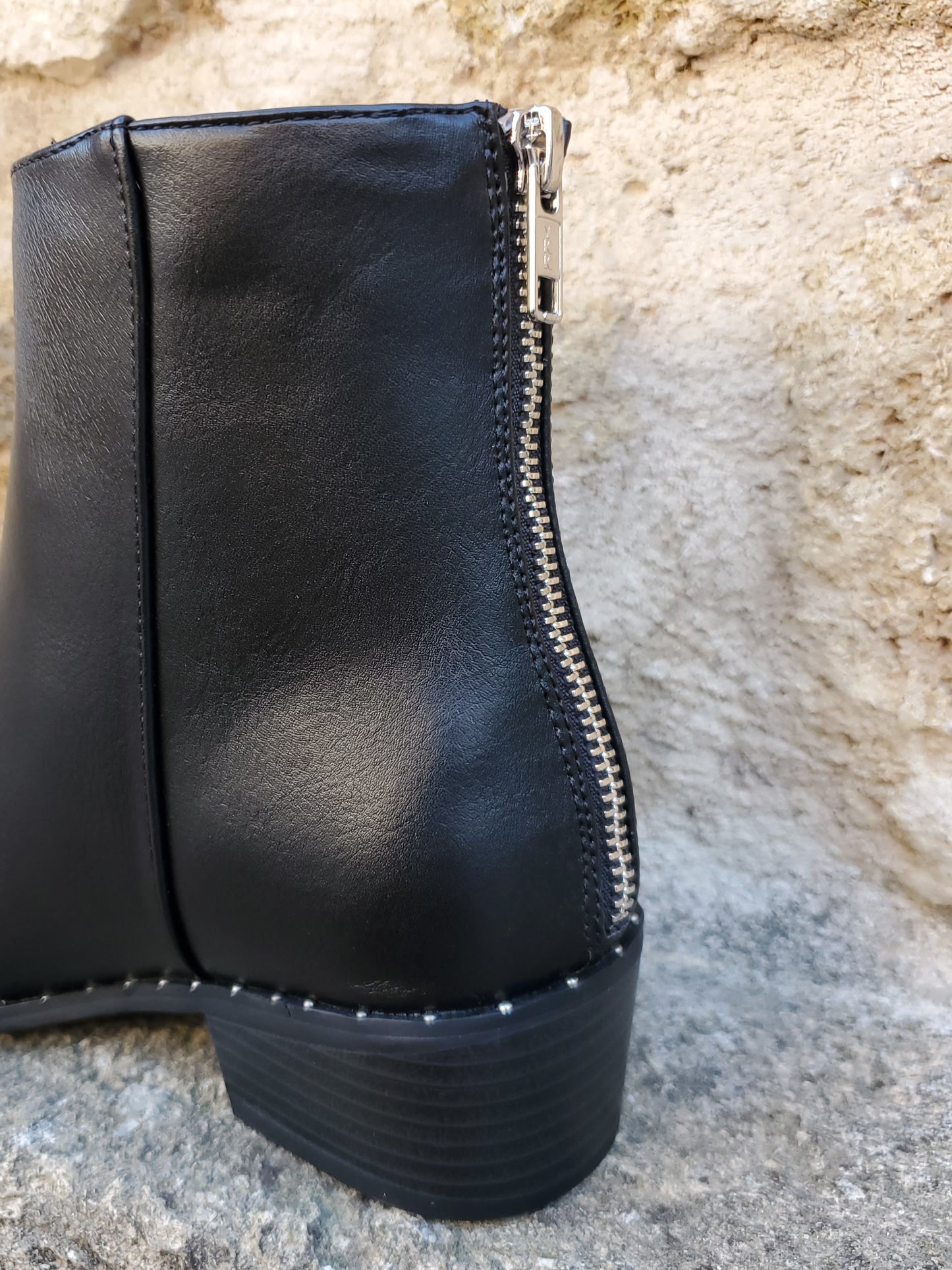 Bottines noires cloutées