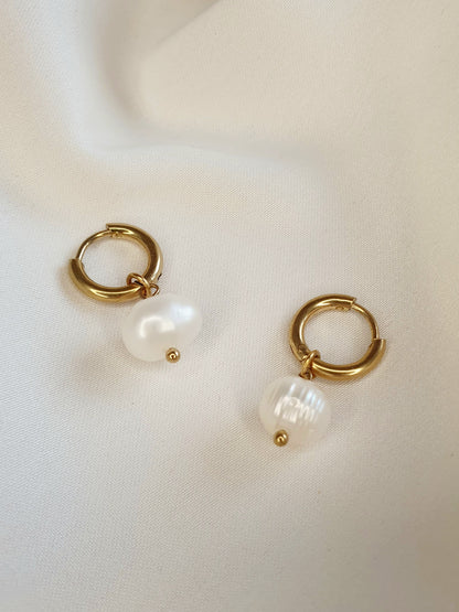 Monoboucle petite créole & perle d'eau douce - doré