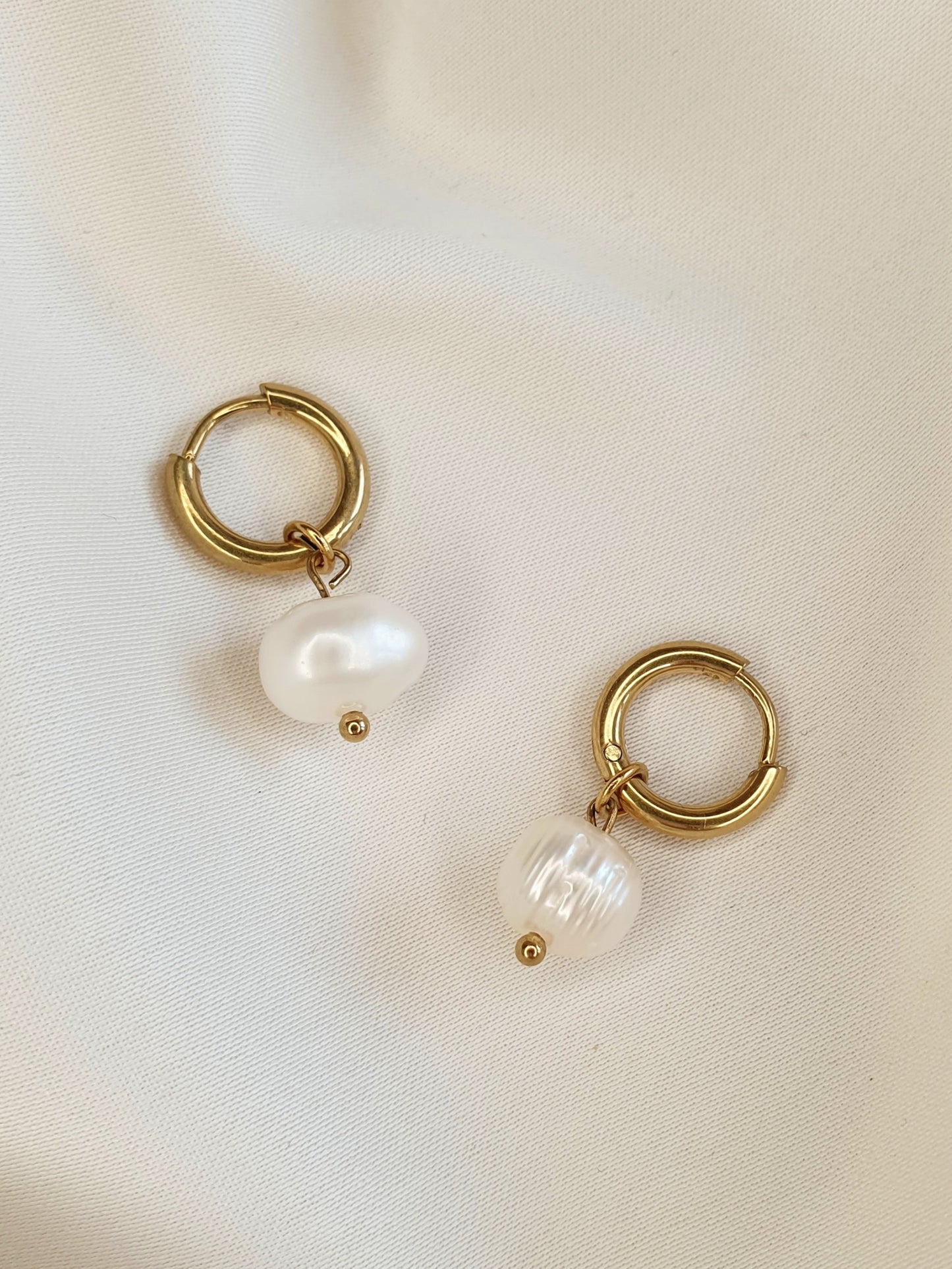 Monoboucle petite créole & perle d'eau douce - doré