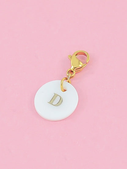 Charms lettres initiales en nacre (médaillon plat) - doré