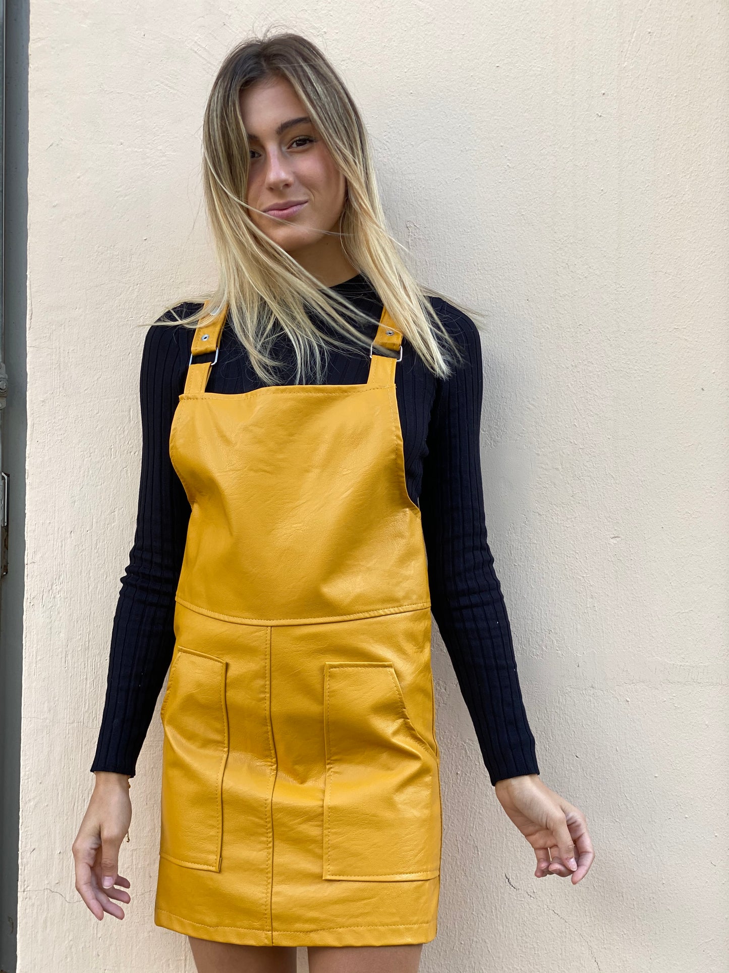 Salopette robe jaune similicuir