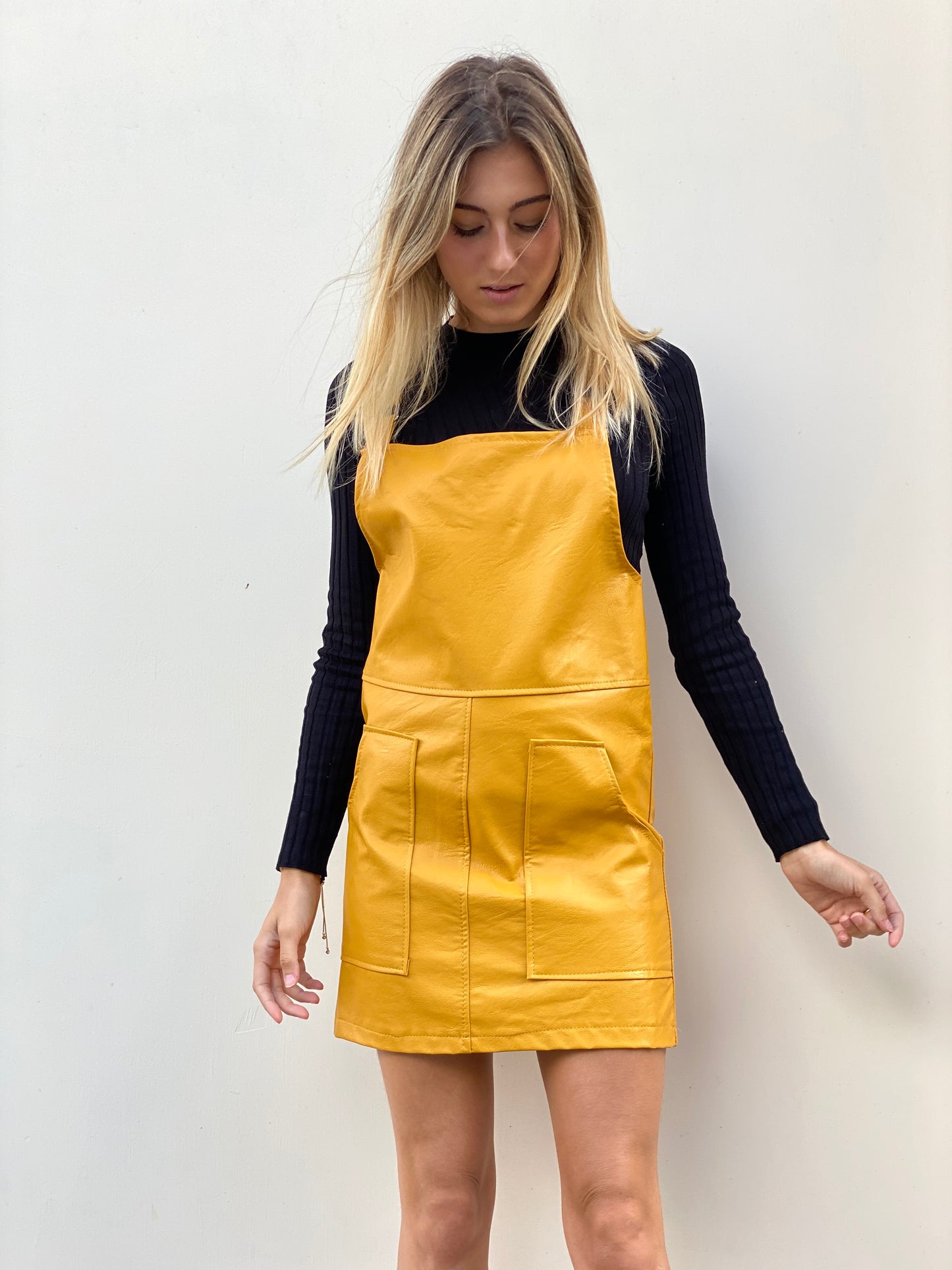 Salopette robe jaune similicuir