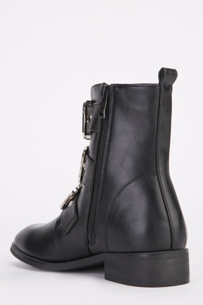 Bottines noires similicuir boucles argentées