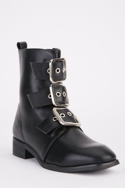 Bottines noires similicuir boucles argentées